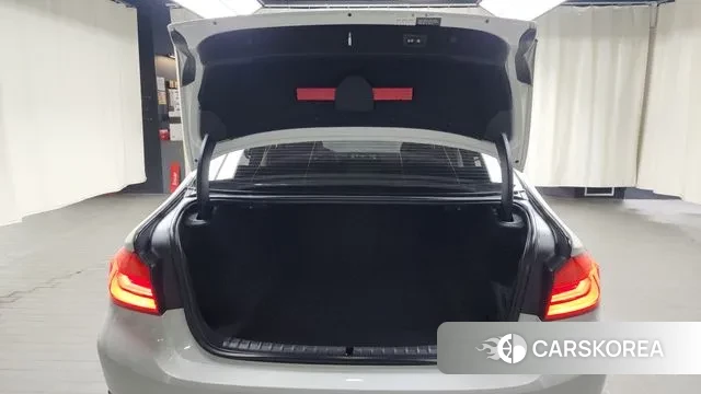 BMW 5 Series (G30) id 3578661 из Кореи 11