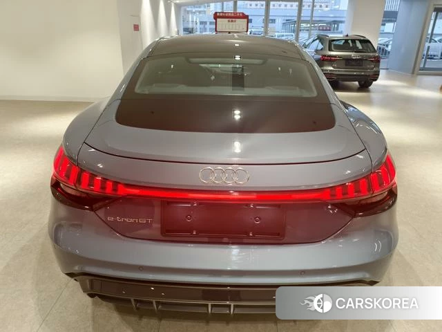 Audi e-tron 2024 Синий из Китая, фото 2
