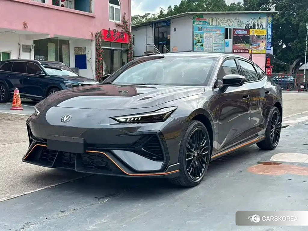 Chang'an Changan UNI-V 2026 Silver/gray из Китая, фото 2