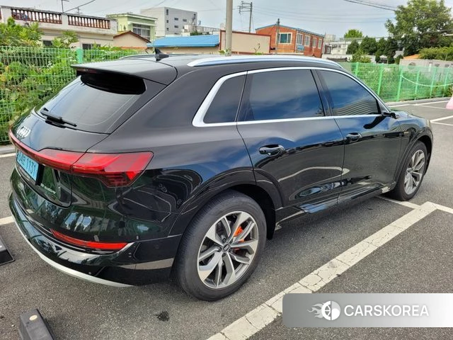 Audi e-Tron 2020 Черный из Кореи, фото 3