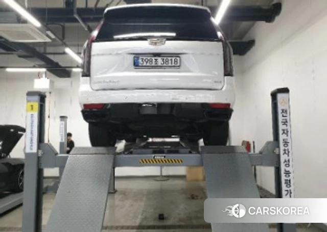 Cadillac Escalade 5th Generation 2022 Белый из Кореи, фото 2
