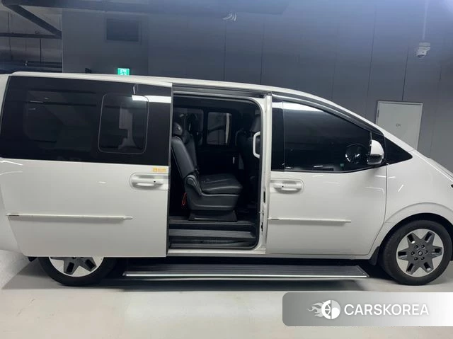 Hyundai Staria 2024 Белый из Кореи, фото 6