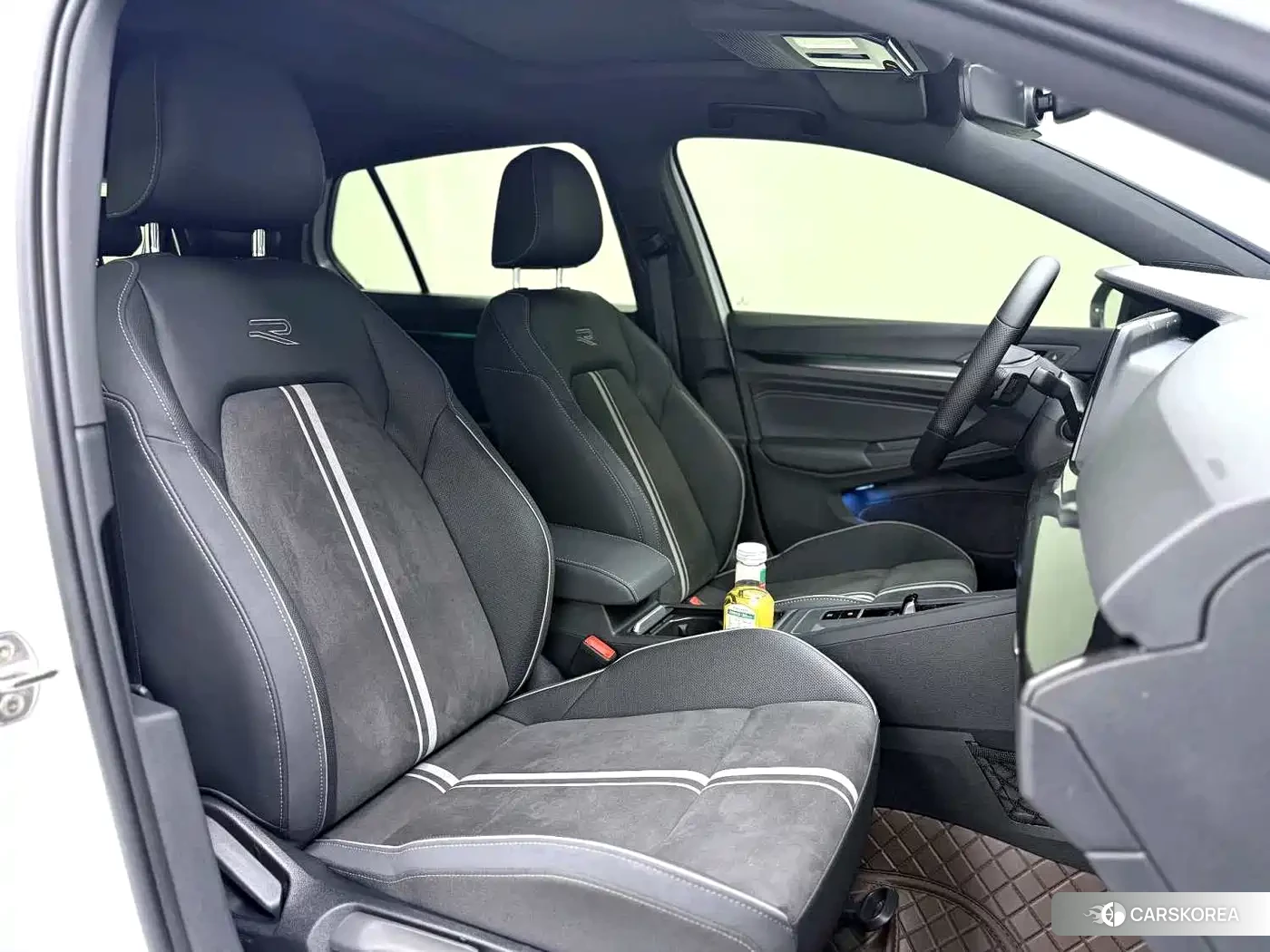 Volkswagen Golf 2024 Белый из Китая, фото 2