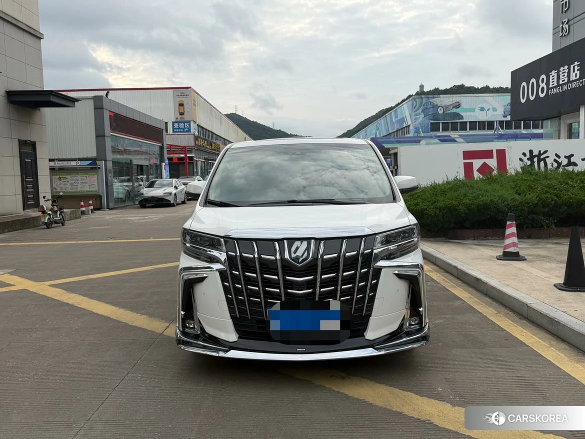 Toyota Alphard 2021 Белый из Китая, фото 2