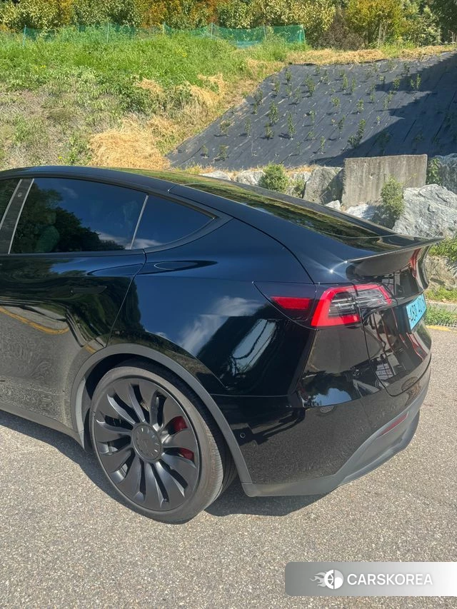 Tesla Model Y 2022 Черный из Кореи, фото 2