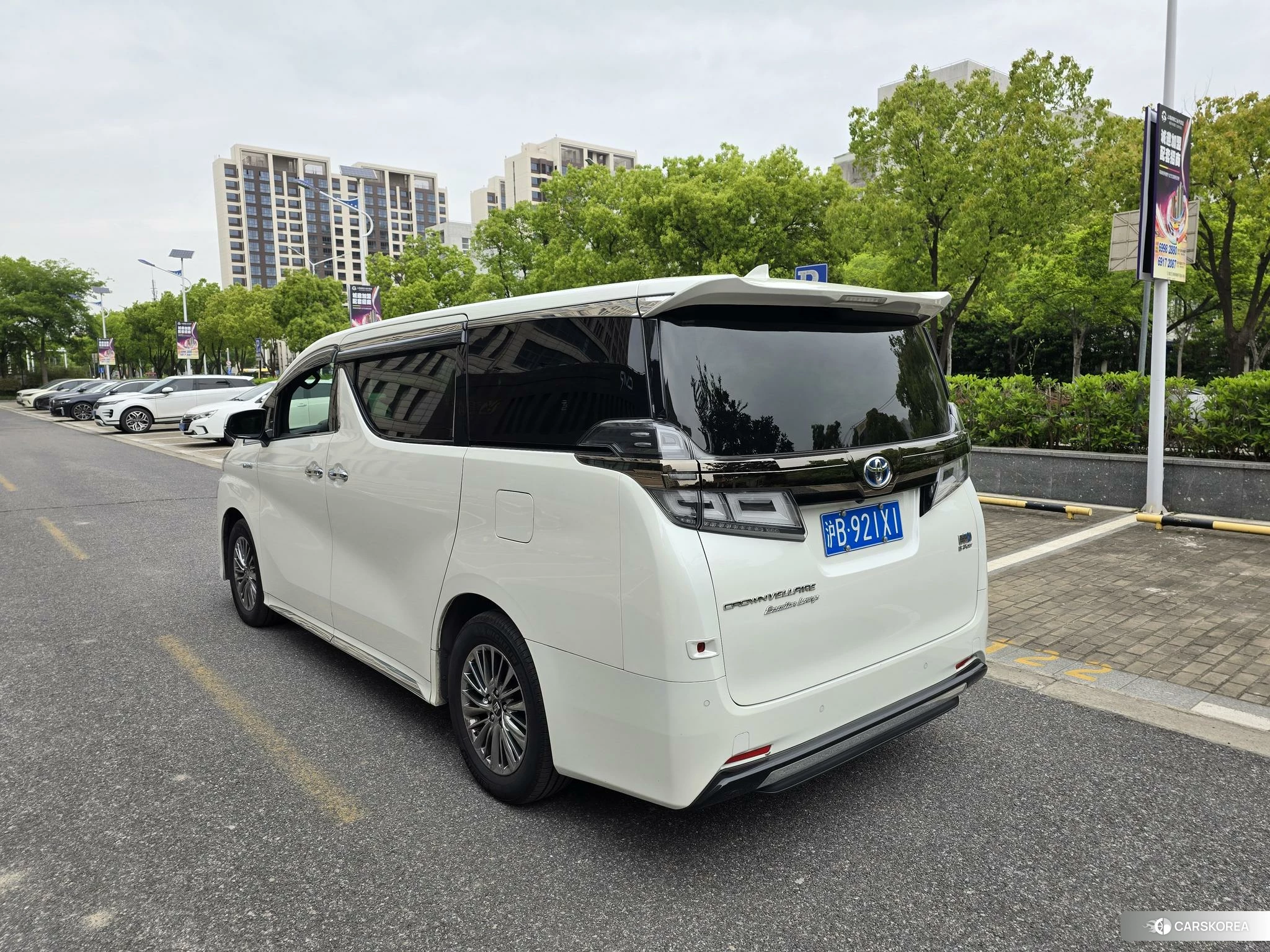 Toyota Vellfire 2022 Белый из Китая, фото 5