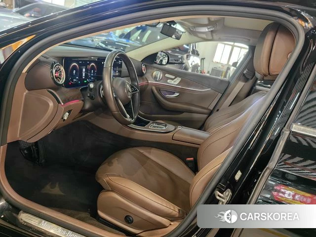 Mercedes-Benz E-Class 2023 Черный из Китая, фото 2