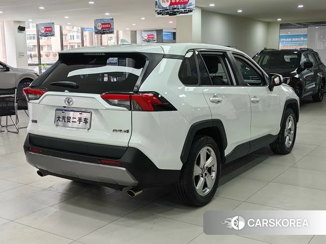 Toyota RAV4 2021 Белый из Китая, фото 3