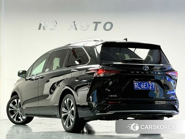 Toyota Granvia 2023 Черный из Китая, фото 4