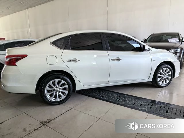 Nissan Sylphy 2023 Белый из Китая, фото 2