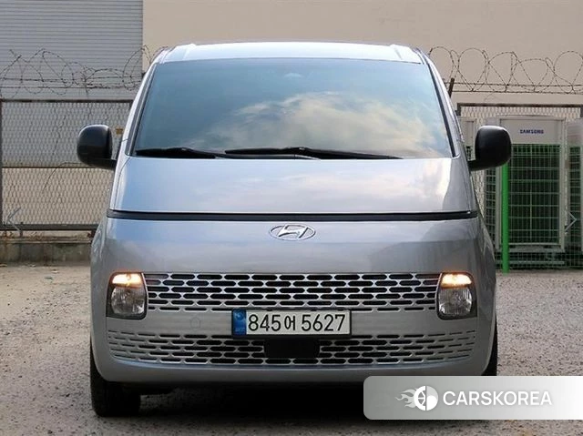 Hyundai Staria 2022 Серебристо-серый из Кореи, фото 2