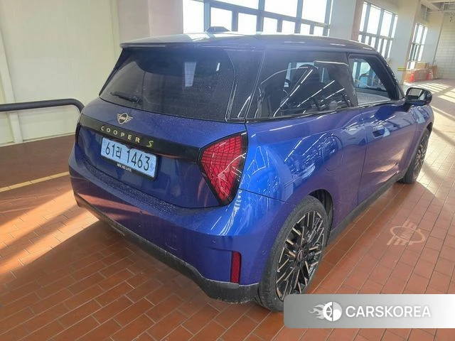 Mini Cooper Electric 4th Generation 2024 Синий из Кореи, фото 3
