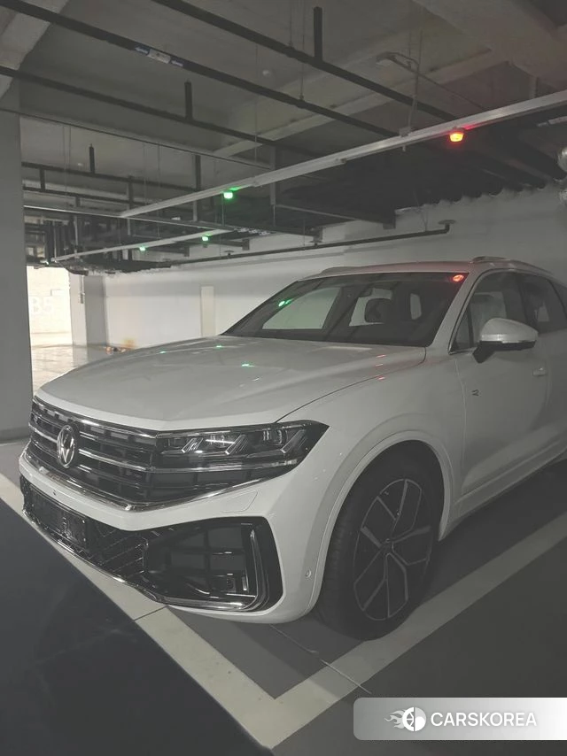 Volkswagen Touareg 3rd generation 2026 Белый из Кореи, фото 2