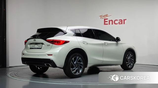 Infiniti Q30 id 4865117 из Кореи 12