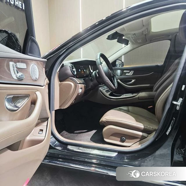 Mercedes-Benz E-Class 2021 Черный из Китая, фото 2