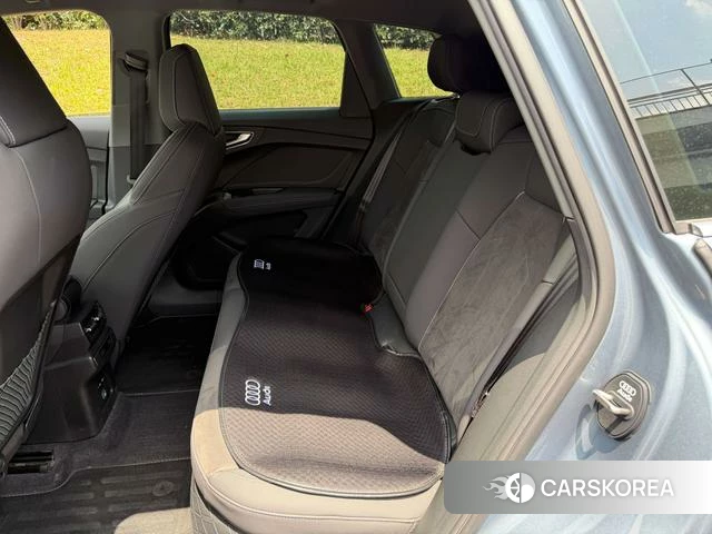 Audi Q4 2023 Темно-серый из Китая, фото 5