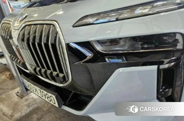 BMW 7 Series (G70) 2023 Серый из Кореи, фото 2