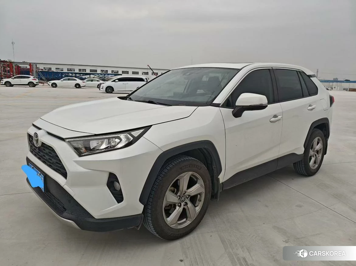 Toyota RAV4 2021 Белый из Китая, фото 2
