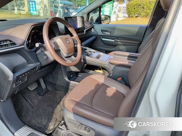 Toyota Sienna 2023 Белый из Китая, фото 2