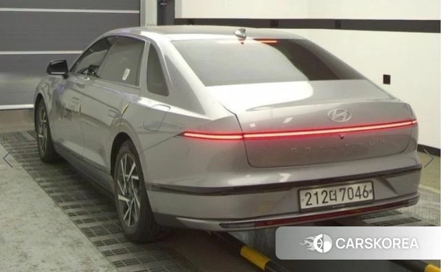 Hyundai Grandeur (GN7) 2024 Серебристо-серый из Кореи, фото 2