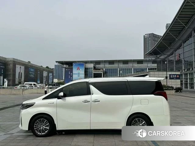 Toyota Alphard 2023 Белый из Китая, фото 6