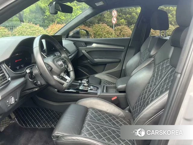 Audi Q5L 2021 Темно-серый из Китая, фото 4