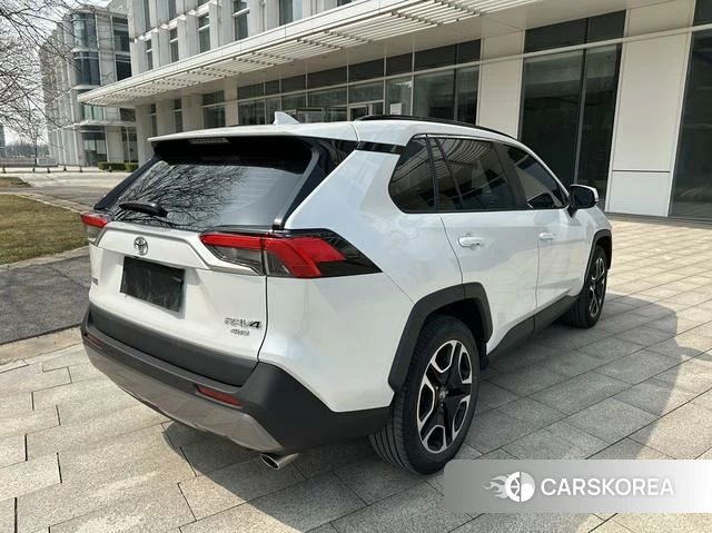 Toyota RAV4 2021 Белый из Китая, фото 2