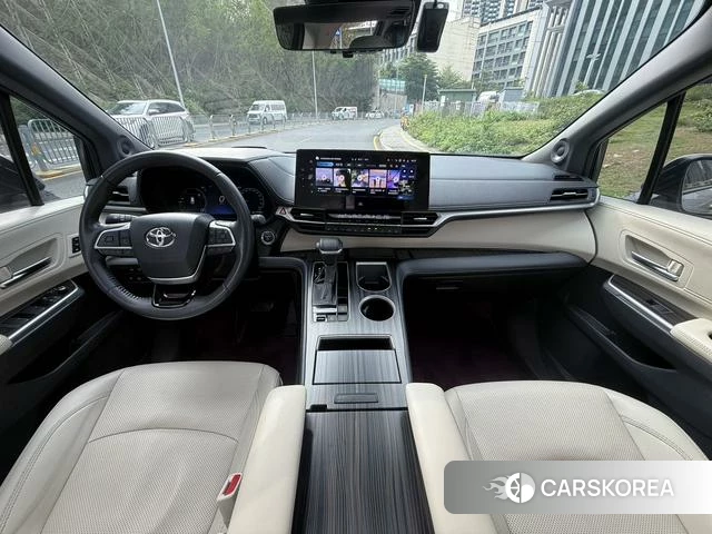 Toyota Sienna 2024 Серебристо-серый из Китая, фото 6