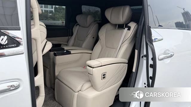 Toyota Alphard 2023 Белый из Китая, фото 4