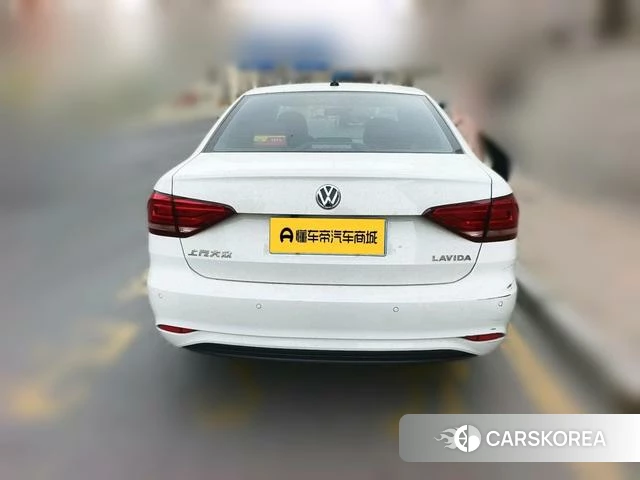 Volkswagen Lavida 2023 Белый из Китая, фото 2