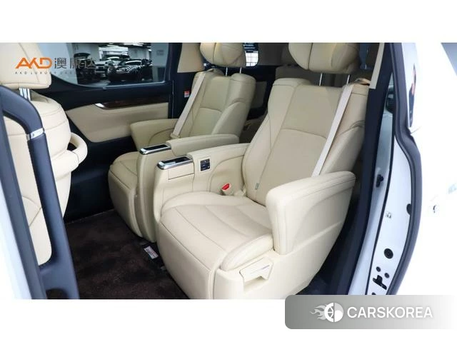 Toyota Alphard 2023 Зеленый из Китая, фото 3