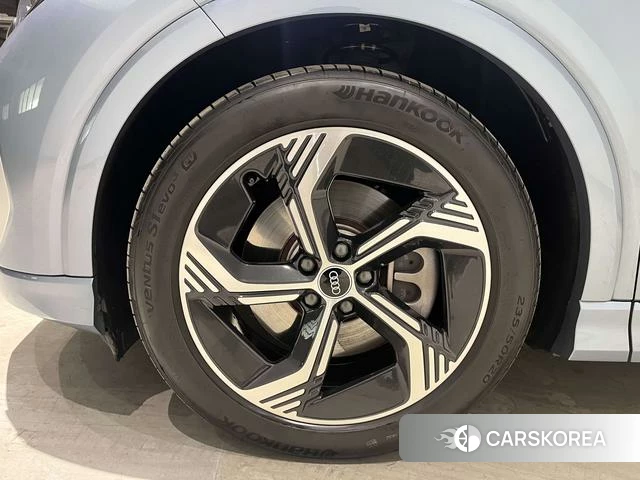 Audi Q4 2024 Синий из Китая, фото 5