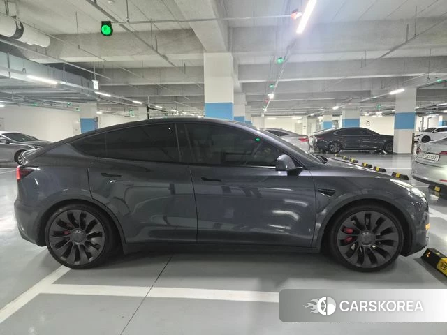 Tesla Model Y 2022 Серый из Кореи, фото 4