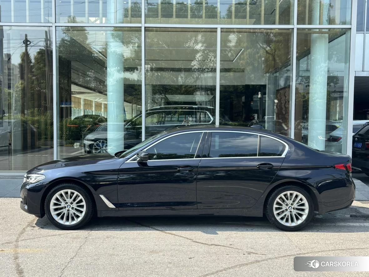 BMW 5 series 2021 Черный из Китая, фото 2