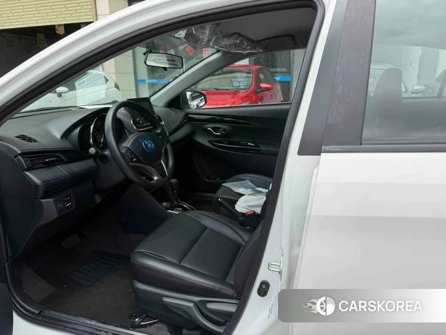 Toyota Yaris L 2023 Белый из Китая, фото 2