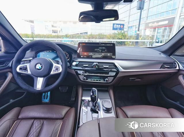 BMW 5 series 2022 Черный из Китая, фото 2