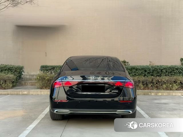 Mercedes-Benz E-Class 2024 Черный из Китая, фото 2