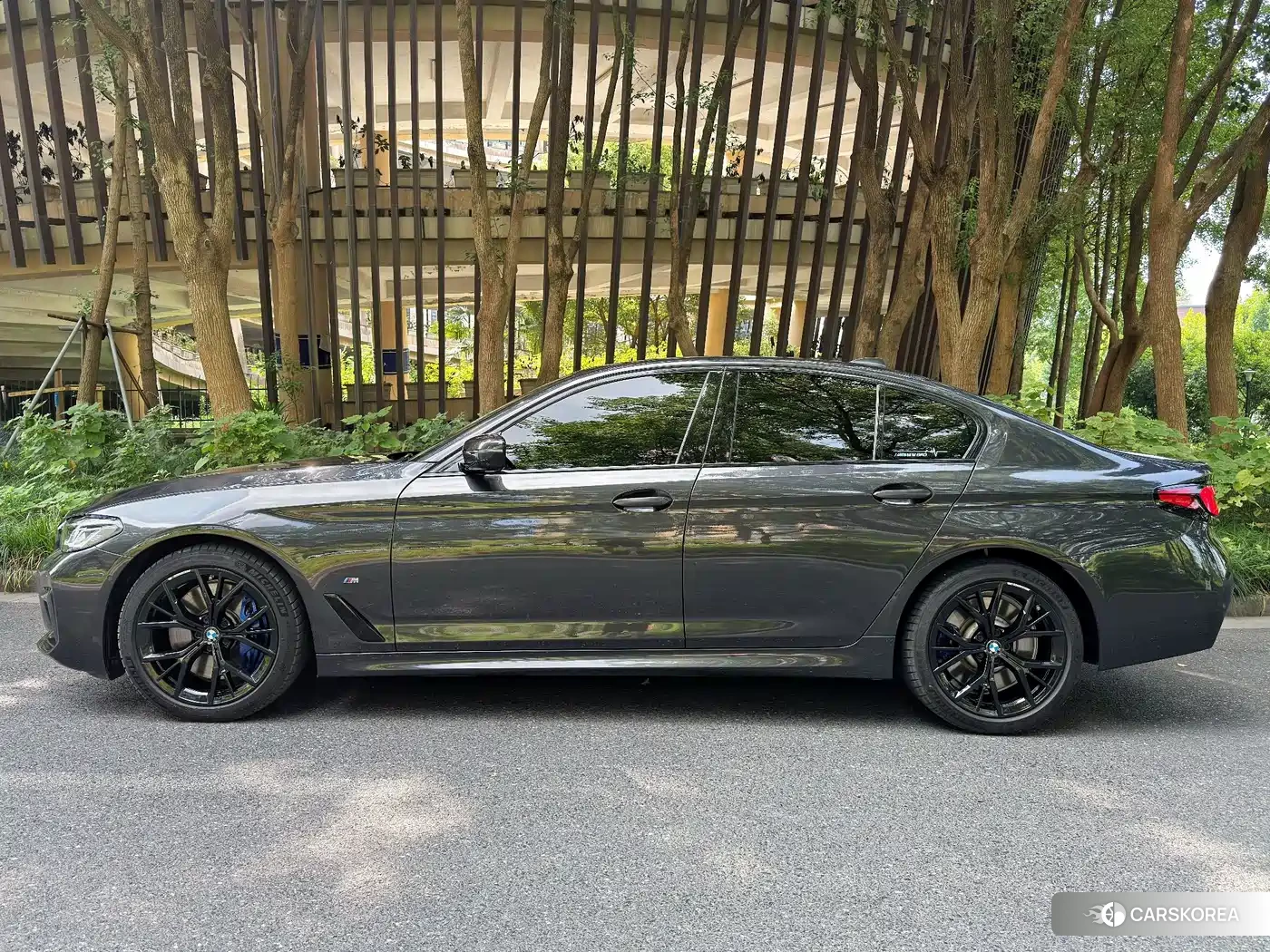 BMW 5 series 2023 Черный из Китая, фото 2