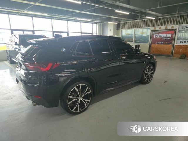 BMW X2 (F39) 2022 Черный из Кореи, фото 2