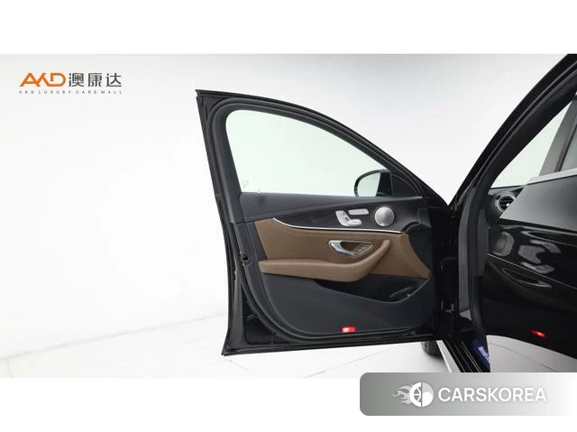 Mercedes-Benz E-Class 2023 Черный из Китая, фото 2