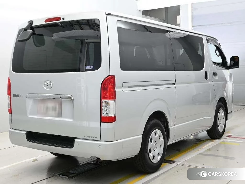 Toyota HiAce Van 2023 из Японии, фото 2