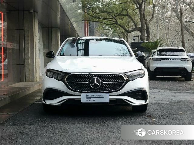 Mercedes-Benz E-Class 2026 Белый из Китая, фото 6