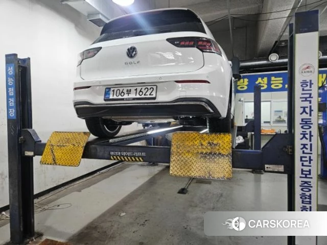 Volkswagen Golf 8th Generation 2025 Белый из Кореи, фото 2