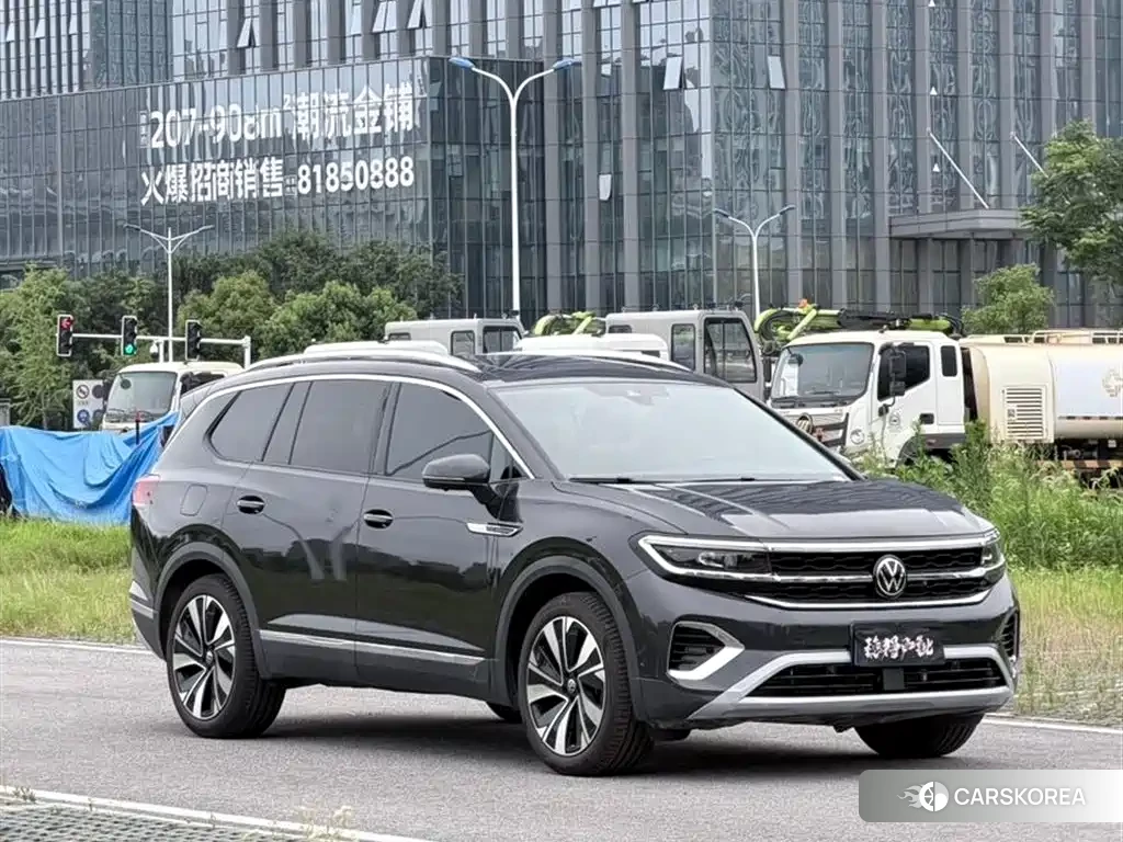 Volkswagen Talagon 2025 Silver/gray из Китая, фото 2