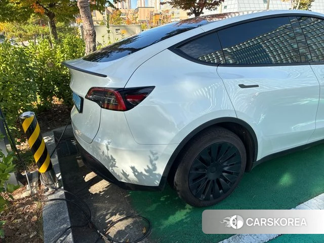 Tesla Model Y 2024 Белый из Кореи, фото 2