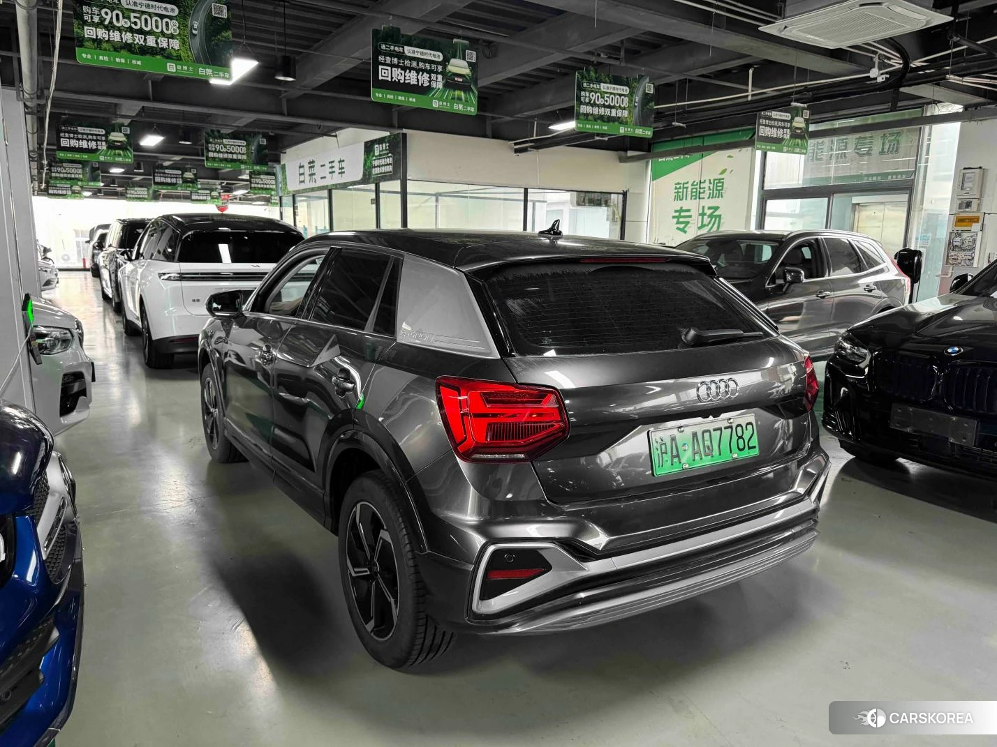Audi Q2L 2021 Темно-серый из Китая, фото 3