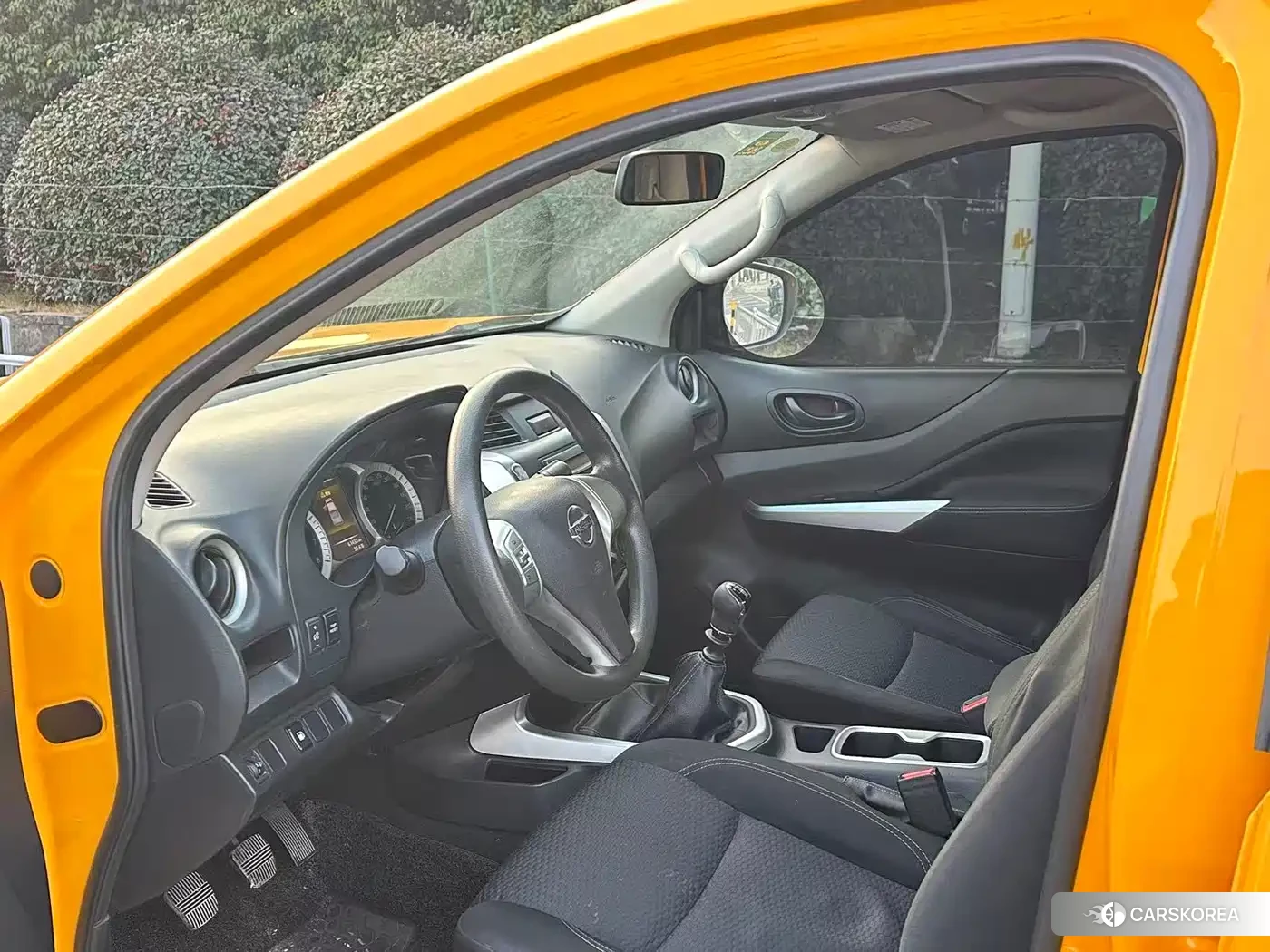 Nissan Navara 2021 Yellow/orange из Китая, фото 2