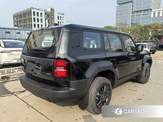 Toyota Land Cruiser 2025 Черный из Китая, фото 5