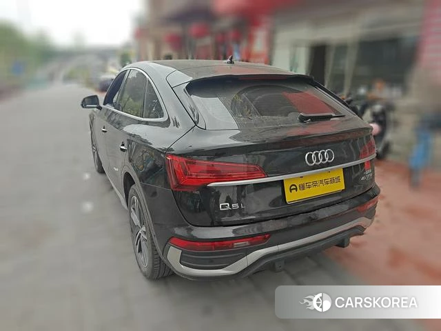 Audi Q5L 2021 Черный из Китая, фото 2