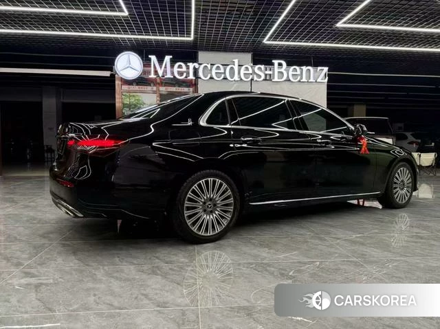 Mercedes-Benz E-Class 2023 Черный из Китая, фото 2